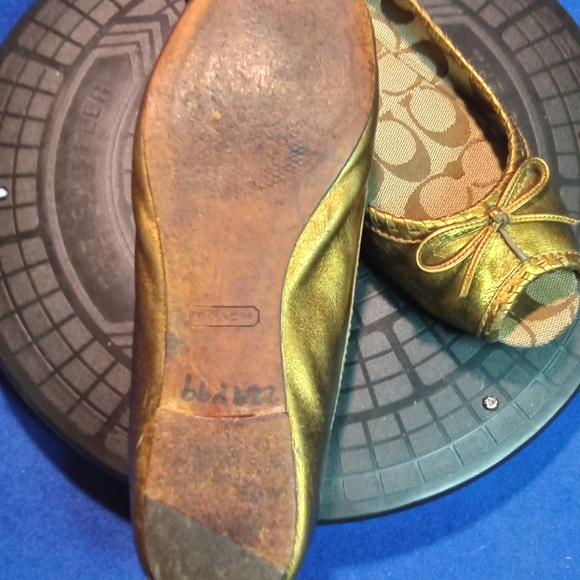 Coach Noella Peep Toe Gold Leather Flats w/ Bow Sz. 7-US - Picture 8 of 8
